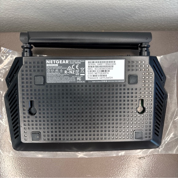 NETGEAR AC1000 R6080 Smart WiFi Router Fast Ethernet barely used - Picture 3 of 4